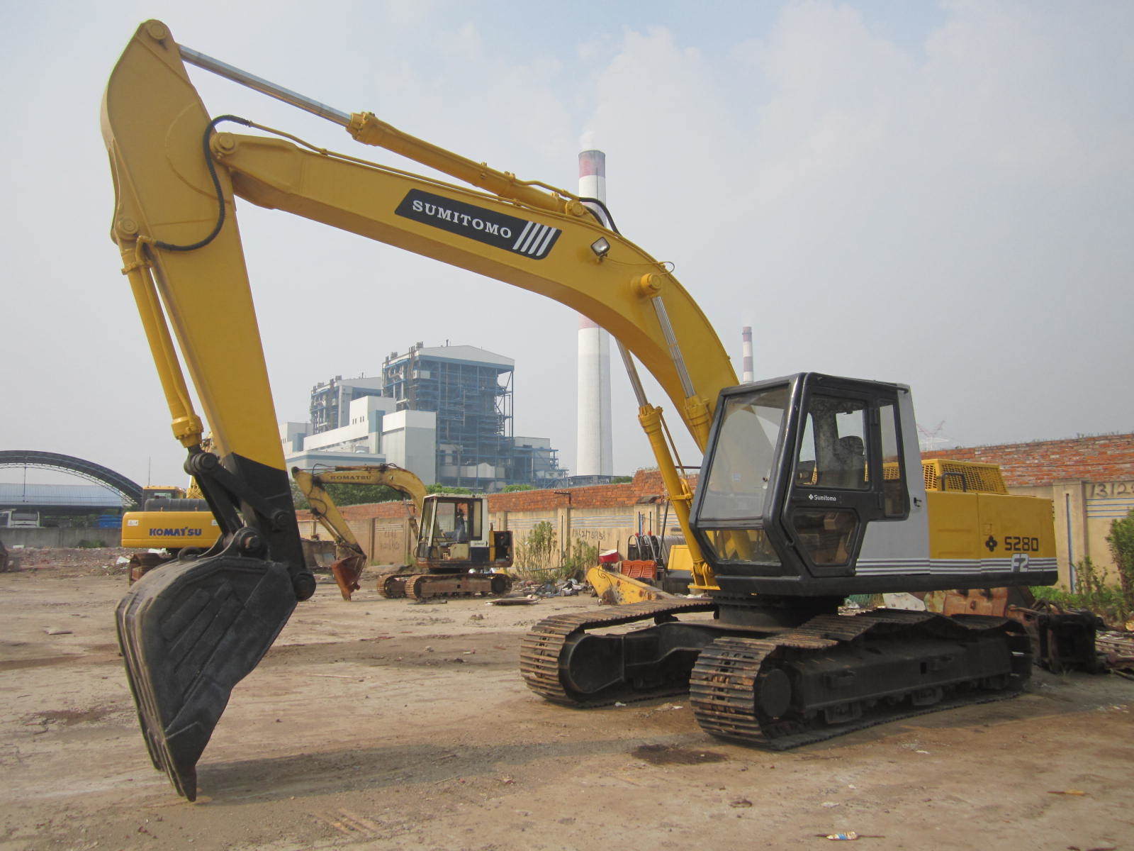 used-sumitomo-s280f2-excavator-sumitomo-s280-used-sumitomo-s280f2-excavator-for-sale-min-5 can-thue-may-xuc-may-dao